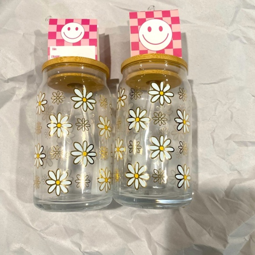 Cutest set of 2 daisy glasses( as seen on TIKTOK) reusable and oh so cute!🌼🌼
